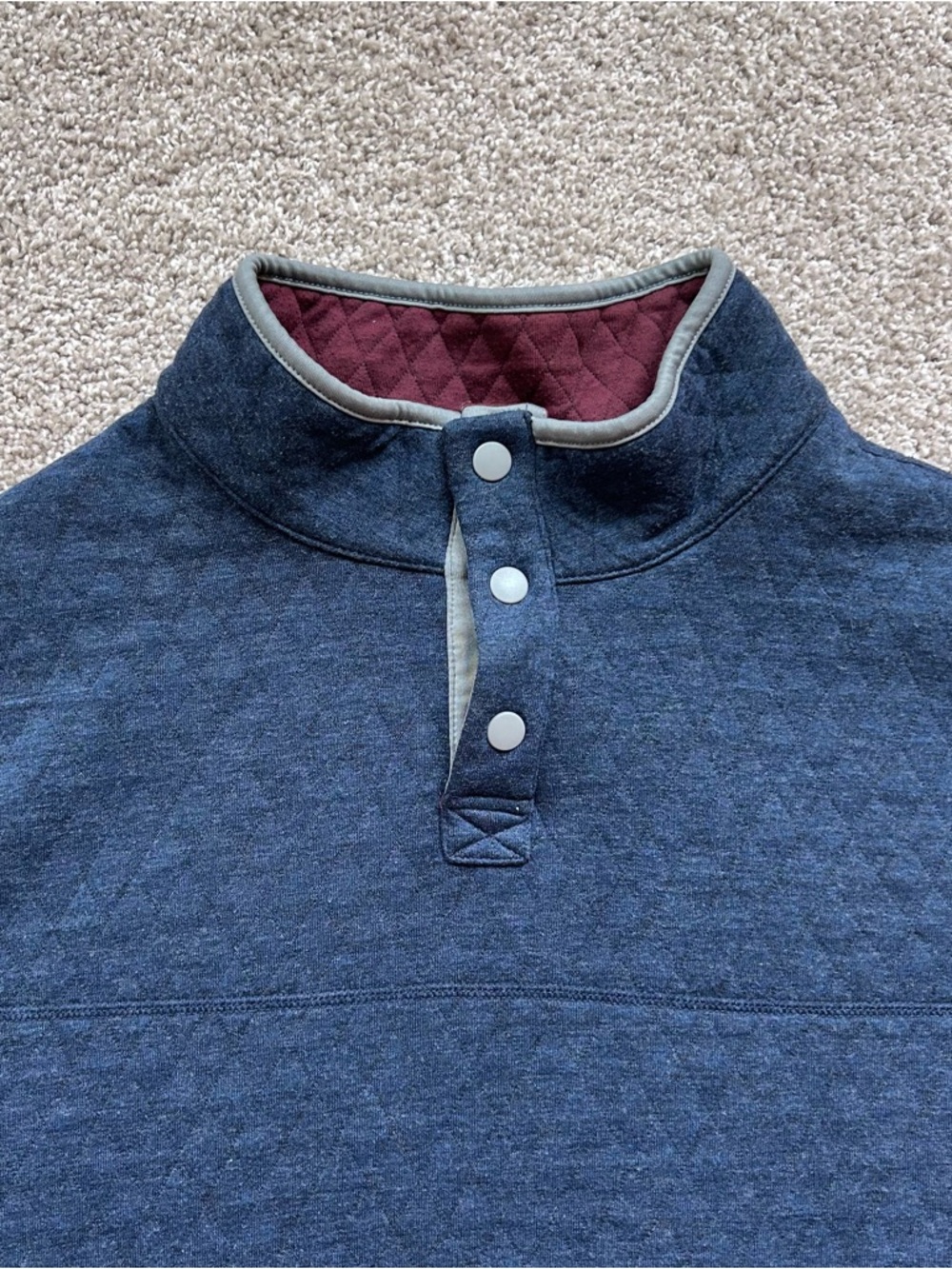 Men's Reversible Diamond Quilt Snap Neck Pullover - Burgundy & Navy Blue M/L - Picture 7 of 9